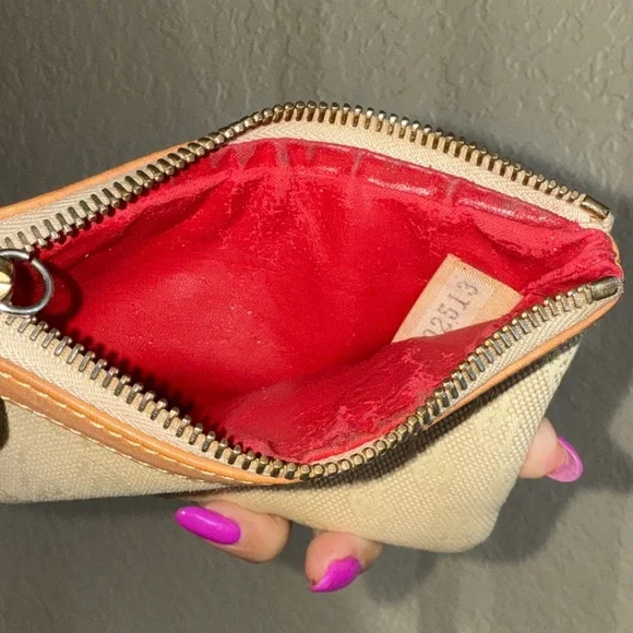 Dooney & Bourke Signature Pouch Vintage - Picture 5 of 5